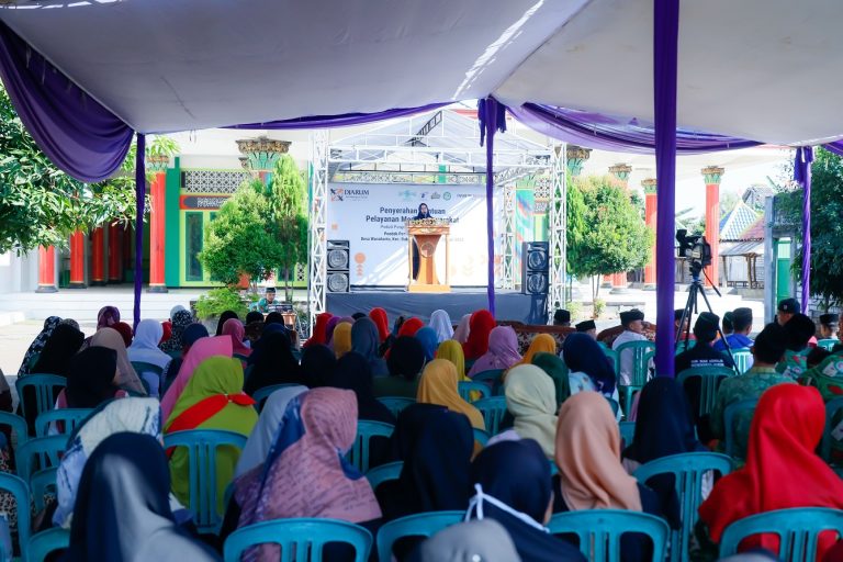 Buka UHC Layanan Medis Gratis, Ponpes Bumi Aswaja Gresik Diapresiasi Bu Min