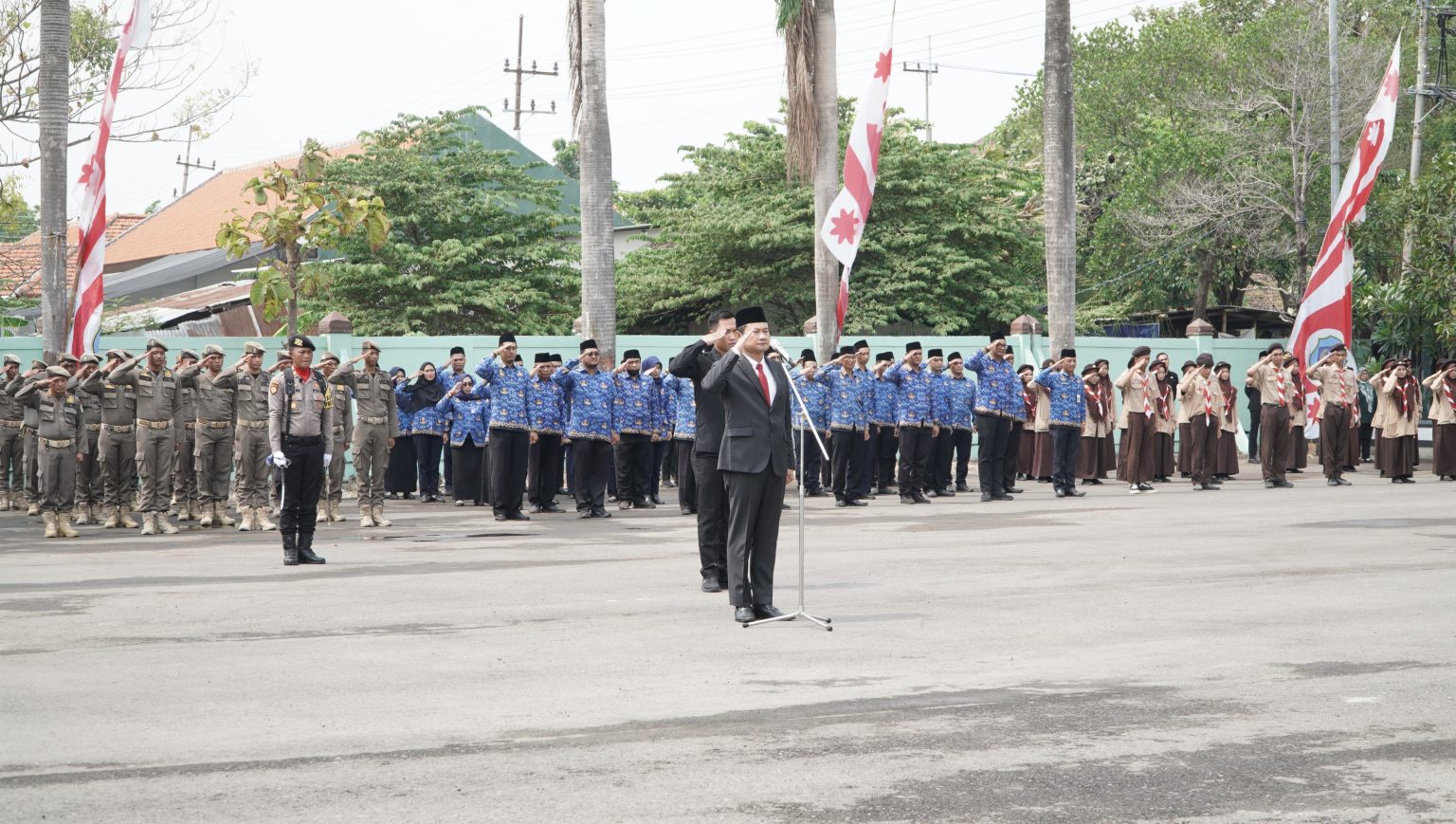 Peingati Hari Pahlawan 2023, Bupati Lamongan Ajak Perangi Kemiskinan dan Kebodohan