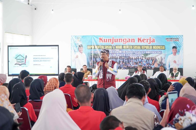 Mensos RI Blusukan ke SRMA 25 Brondong, Sampaikan Komitmen Dukung Pendidikan Merata