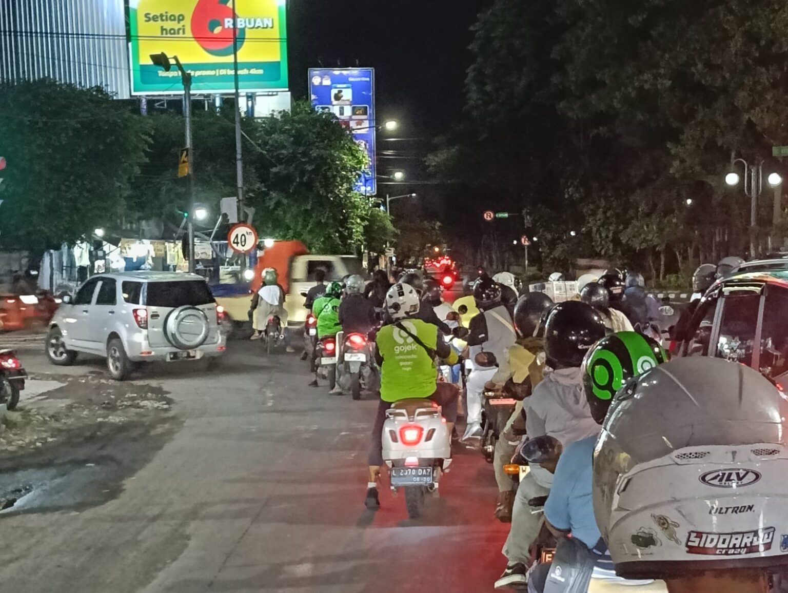 Mengapa Logika Kolektif Gagal di Jalan Raya Surabaya